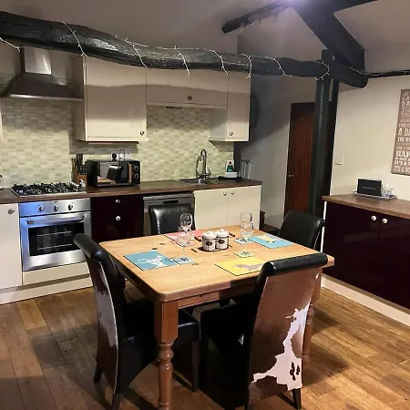 Crag End Cottage, Rogerscale, Nr Cockermouth 度假居 *